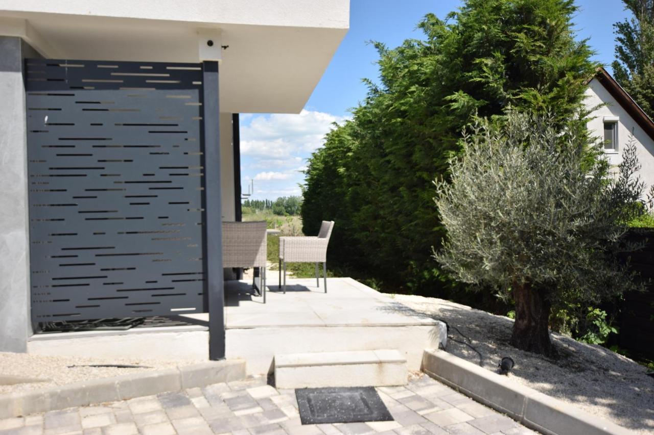 Olive Apartman Alsoors Exterior photo